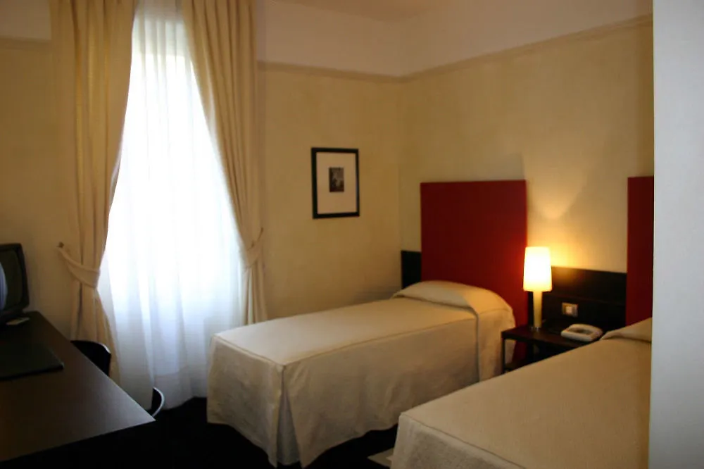 Hotel Colombia Milan 4*,